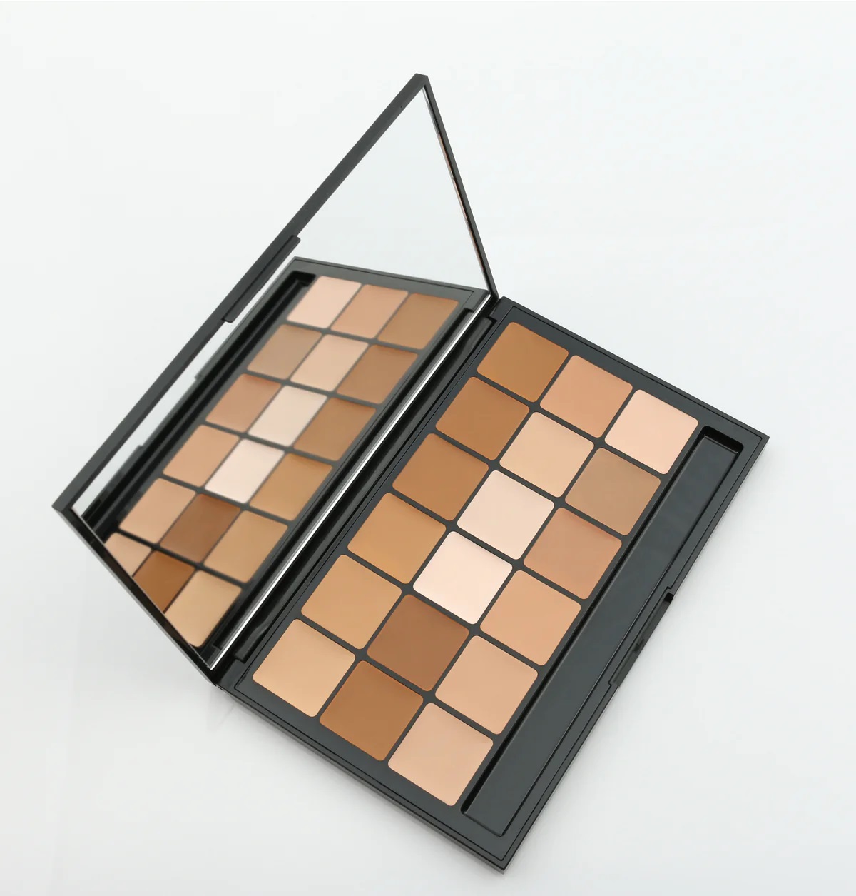 Vincent Kehoe – 18 Part Foundation/Concealer Palette – #11